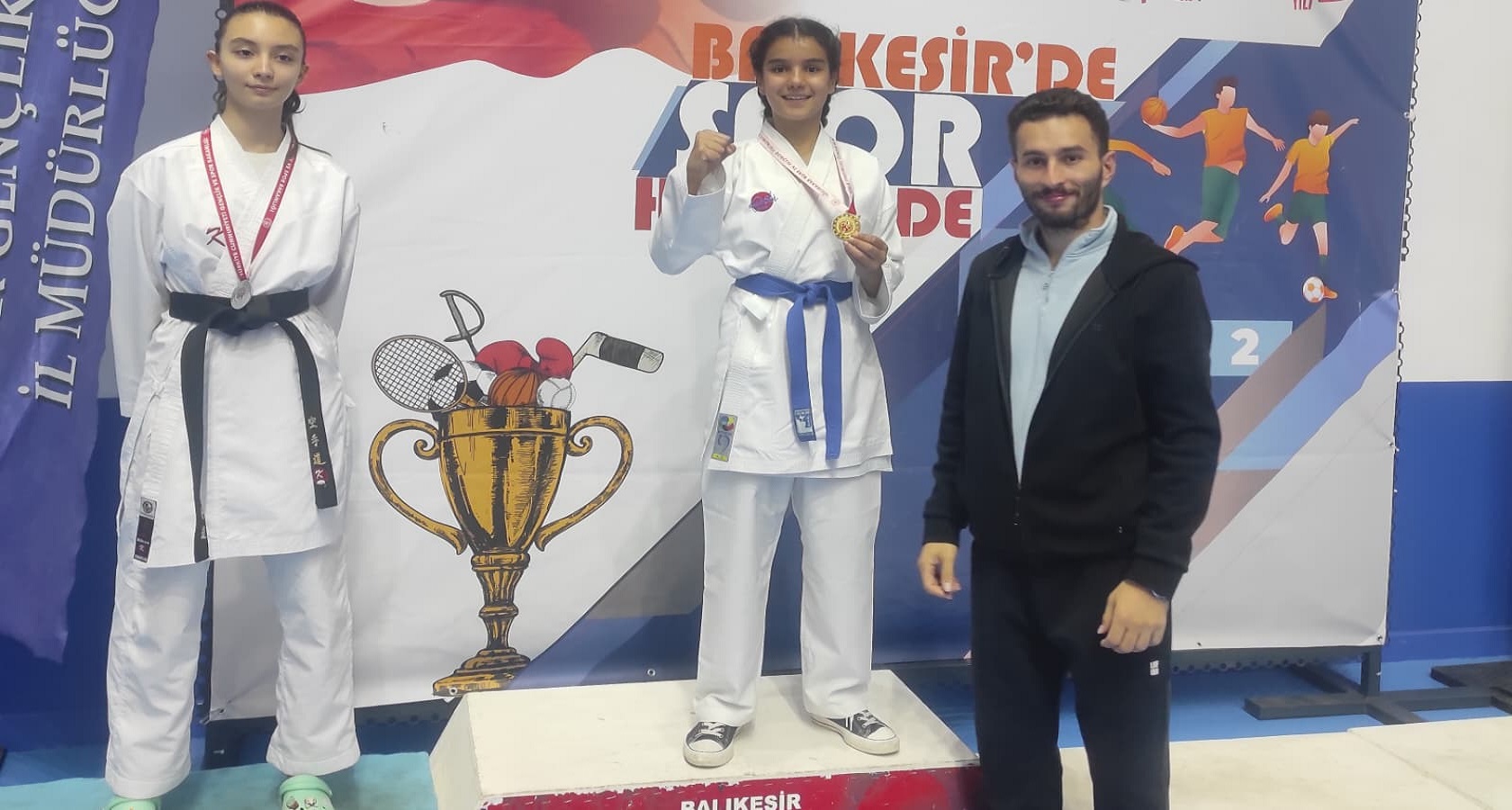 CUMHURİYET KUPASI KARATE İL ŞAMPİYONASINDA KARATENİZ A-TAK RUHUYLA BÜYÜK BAŞARI!